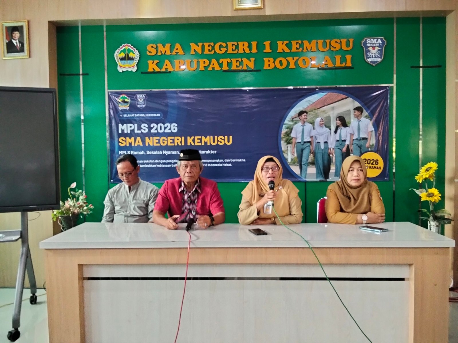 Hari Pertama MPLS Tahun Ajaran 2026/2027 : SMA Negeri 1 Kemusu Resmi Buka MPLS 2026/2027 dengan Penyerahan Simbolis Siswa Baru Hari Pertama MPLS Tahun Ajaran 2026/2027 : SMA Negeri 1 Kemusu Resmi Buka MPLS 2026/2027 dengan Penyerahan Simbolis Siswa Baru