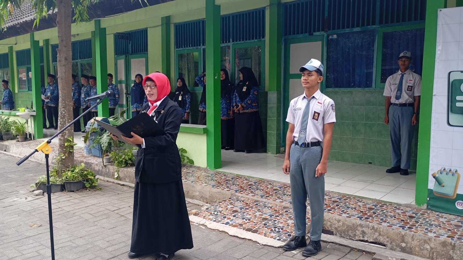 Upacara Bendera Memperingati HUT ke-81 Republik Indonesia di SMA Negeri 1 Kemusu Upacara Bendera Memperingati HUT ke-81 Republik Indonesia di SMA Negeri 1 Kemusu