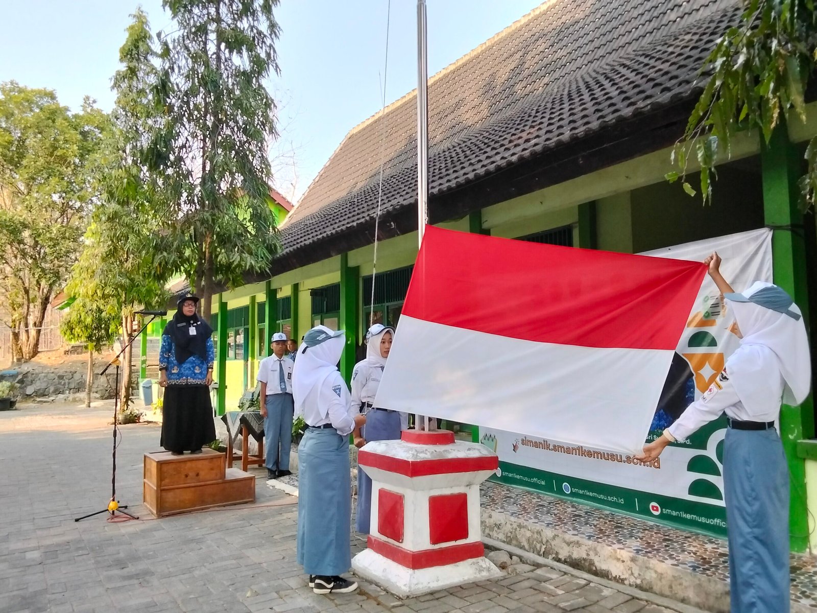 SMA Negeri 1 Kemusu Gelar Upacara Hari Kesaktian Pancasila Sekaligus Serah Terima Jabatan Pengurus OSIS 2026/2027