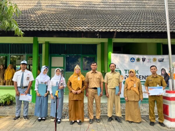 SMA Negeri 1 Kemusu Serahkan Penghargaan kepada Penggerak Anti Korupsi